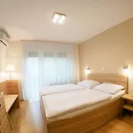 Stara Lipa Tasner Kitchen & P & Garage - Self Check-in Maison d'hôtes 3*