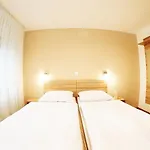 Stara Lipa Tasner Kitchen & P & Garage - Self Check-in Maison d'hôtes Maribor