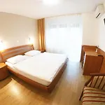 Stara Lipa Tasner Kitchen & P & Garage - Self Check-in Maribor