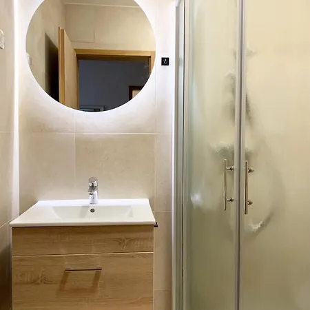 Stara Lipa Tasner Kitchen & P & Garage - Self Check-in Maribor