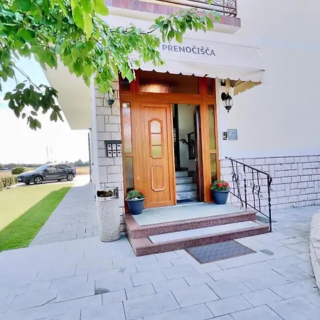 Stara Lipa Tasner With Free Parking & Kitchen & Garage Penzion 3*