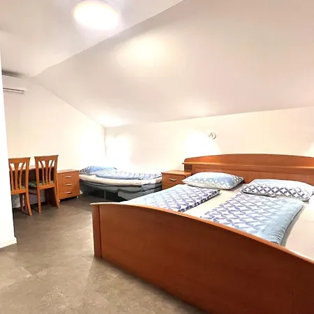 Penzion Stara Lipa Tasner With Free Parking & Kitchen & Garage Maribor