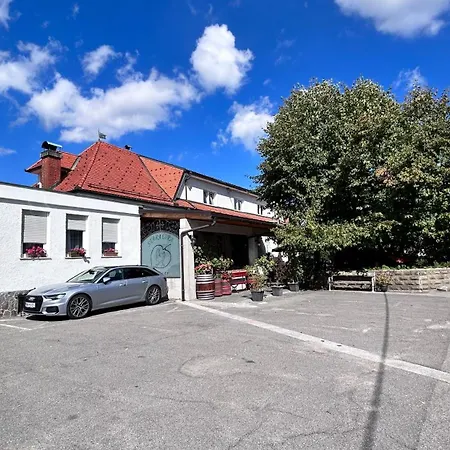 Stara Lipa Tasner Kitchen & P & Garage - Self Check-in Maribor