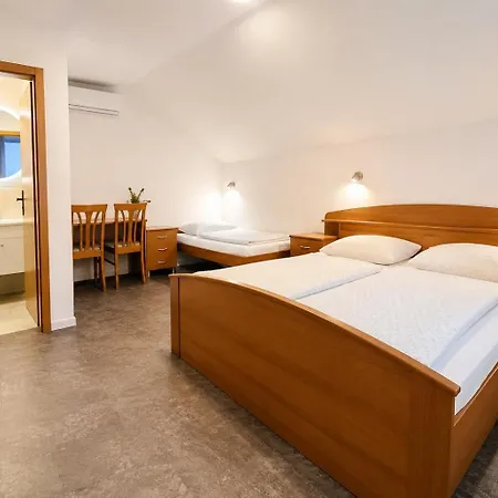 Гостевой дом Stara Lipa Tasner With Free Parking & Kitchen & Garage Марибор