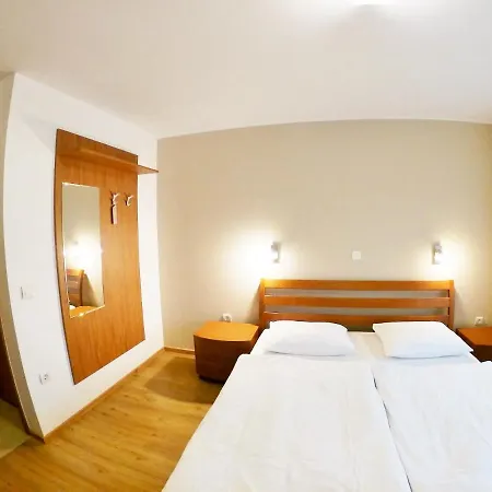 Pensionat Stara Lipa Tasner Kitchen & P & Garage - Self Check-in