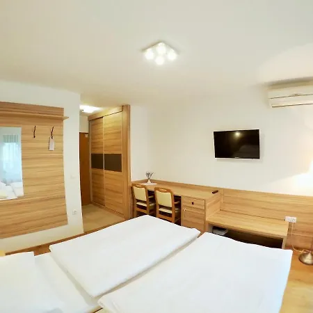 Stara Lipa Tasner With Free Parking & Kitchen & Garage 3*