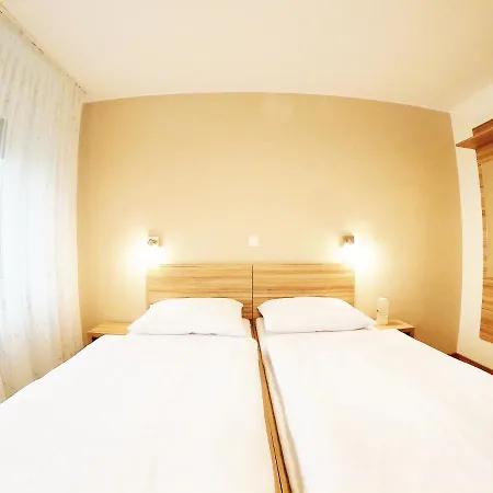 Stara Lipa Tasner Kitchen & P & Garage - Self Check-in Pensionat Maribor