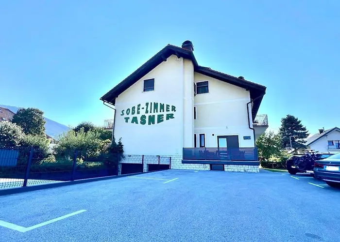 Pensjonat Stara Lipa Tasner Kitchen & P & Garage - Self Check-in 3*