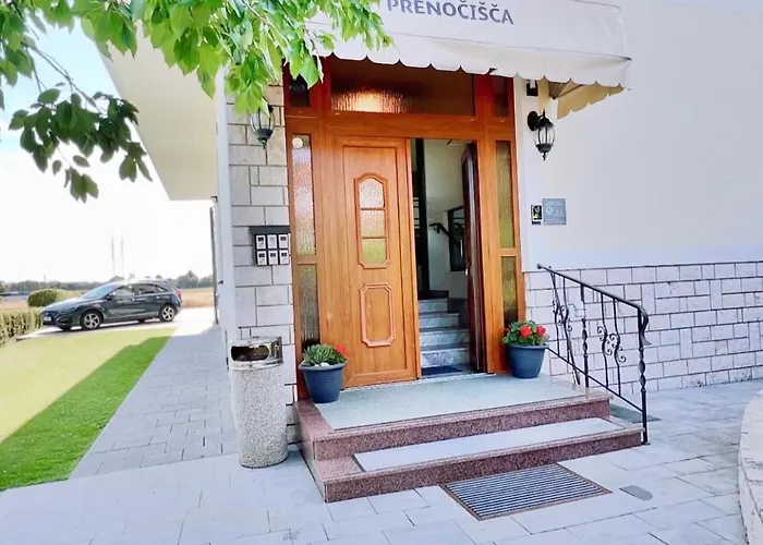 Stara Lipa Tasner Kitchen & P & Garage - Self Check-in Pensjonat 3*