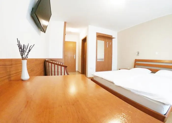 Stara Lipa Tasner Kitchen & P & Garage - Self Check-in Pensjonat Maribor